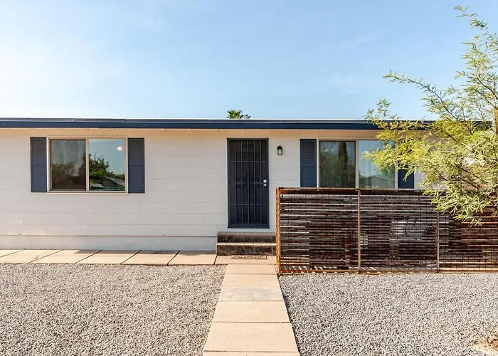 Retreat With Office & Patio *