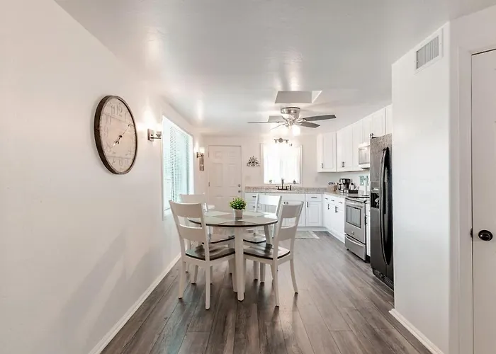 Retreat With Office & Patio *