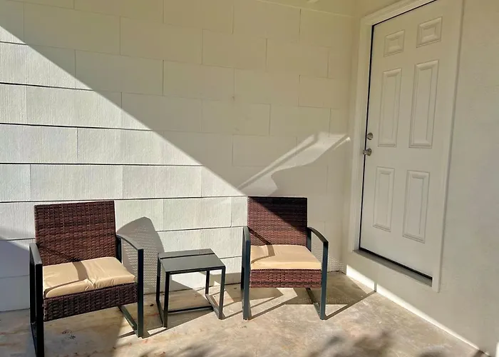 Retreat With Office & Patio *